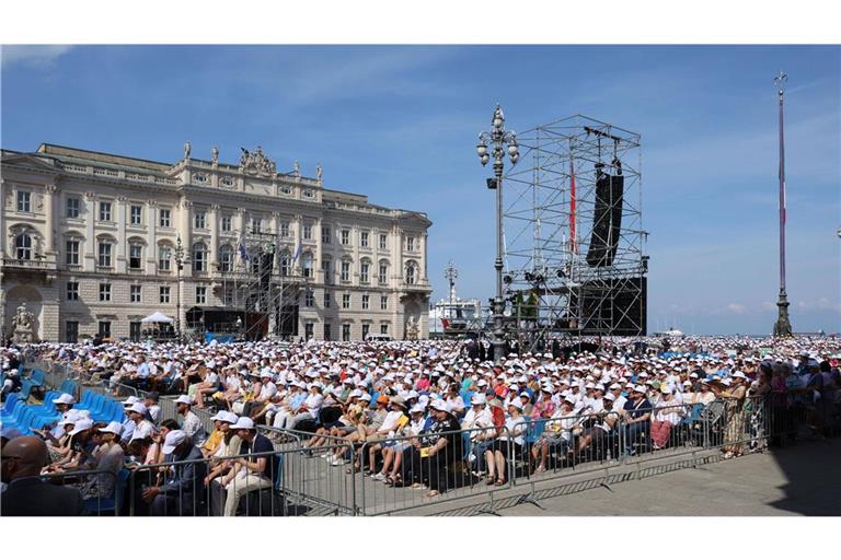 Der Papst hatte in Triest im Nordosten Italiens einen Gottesdienst unter freiem Himmel gefeiert. (Archivbild)