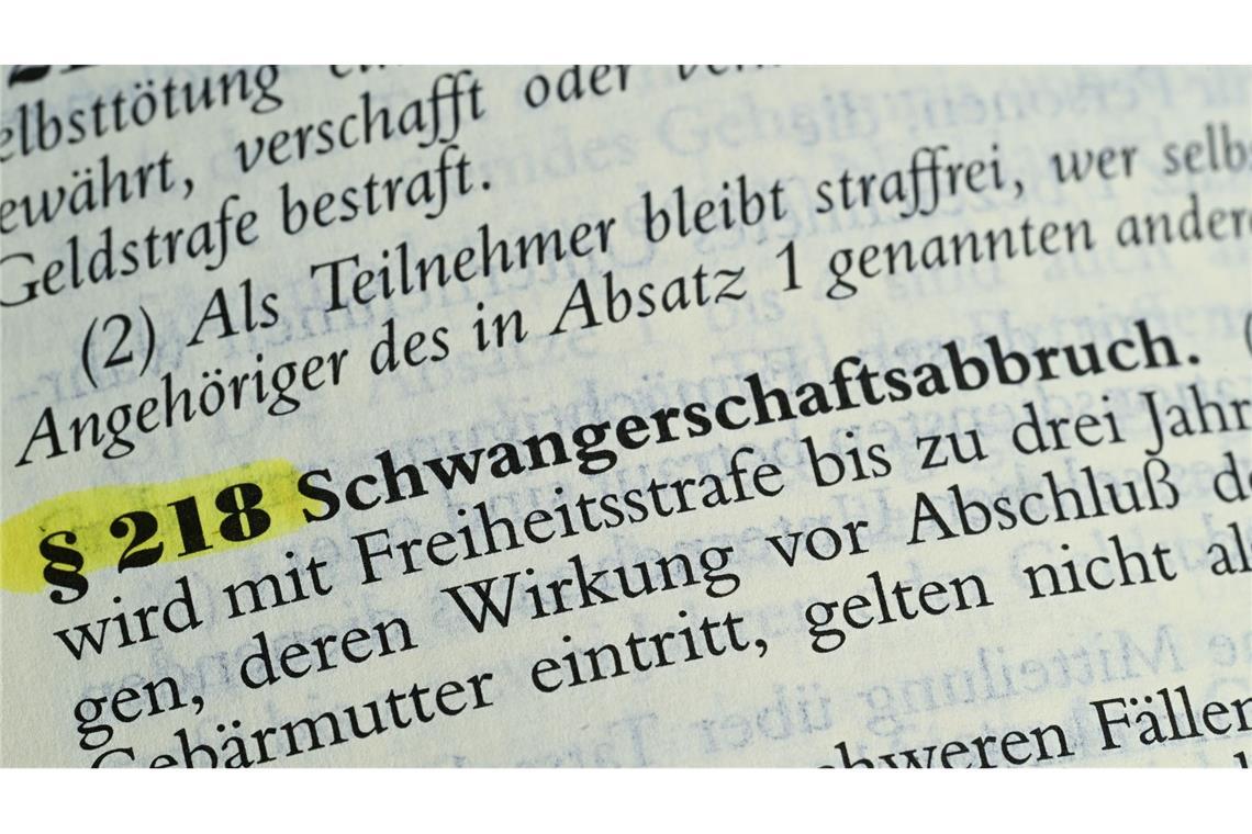 Legalisierung von Abtreibung droht zu scheitern Der Paragraf 218 im Strafgesetzbuch regelt bislang die Strafbarkeit von Schwangerschaftsabbrüchen.