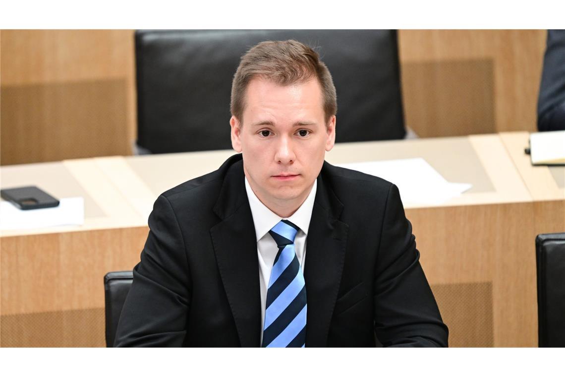 Der Parlamentarische Geschäftsführer der AfD-Fraktion, Daniel Lindenschmid, hat sich eine verbale Entgleisung geleistet.