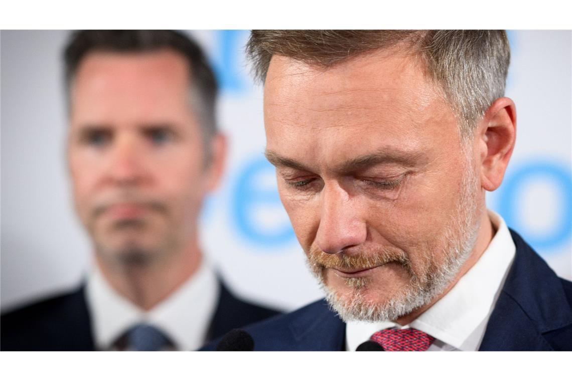 Vom Ampel-Aus bis zur Rücktrittswelle – Chronik des Wahlkampfs in Bildern Der Paukenschlag des Wahlabends: Christian Lindner erklärte seinen Rückzug aus der Politik, nachdem sich deutlich abzeichnete, dass die Freien Demokraten den Einzug in den Bundestag über die Fünf-Prozent-Hürde nicht schaffen würden. Ausgerechnet der Sprenger der Ampelkoalition schaffte es nicht, seine Partei erneut ins Parlament zu führen.