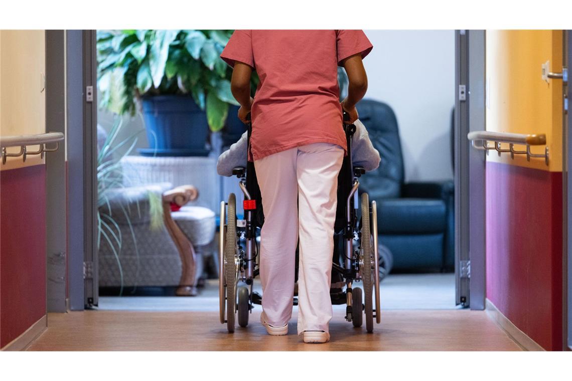 Kabinett bringt höheren Pflegebeitrag auf den Weg Der Pflegebeitrag soll um 0,2 Prozentpunkte angehoben werden. (Symbolfoto)