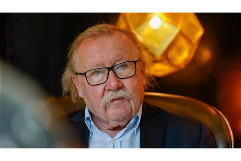 Der Philosoph Peter Sloterdijk spricht sich für ein Handyverbot für Kinder und Jugendliche aus.