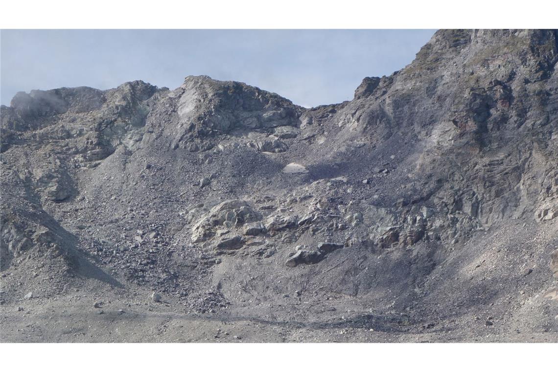 Wenig Schnee, viel Hitze: Gletscher schrumpfen weiter Der Pizolgletscher im Kanton St. Gallen ist zwischen 2006 und 2025 stark geschrumpft.(Kombo)