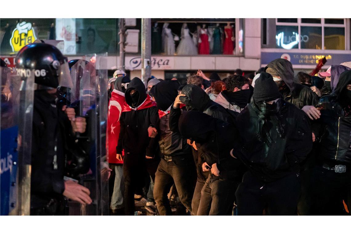 Türkei: Jugend fordert Erdogan heraus - Groß-Demo am Samstag Der Polizei wird dagegen brutales Vorgehen gegen Demonstranten vorgeworfen.