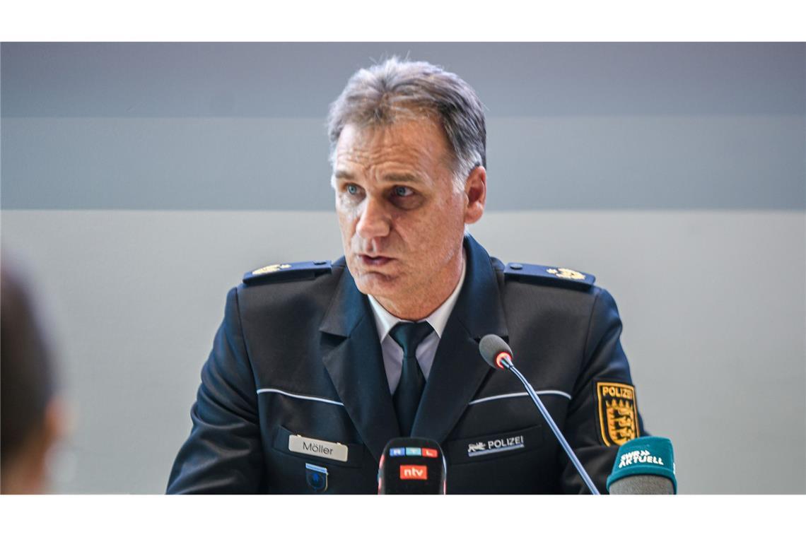 Mafia-Razzia im Morgengrauen - auch Polizist festgenommen Der Polizeipräsident von Aalen, Reiner Möller, informierte über den Einsatz.
