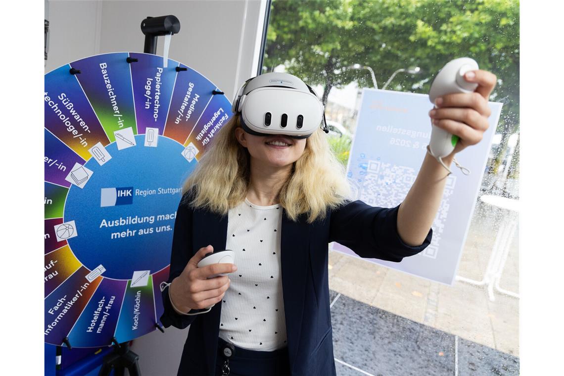 Ein Pop-up-Store für die Ausbildung Der Pop-up-Store der IHK mit VR-Brille und Glücksrad