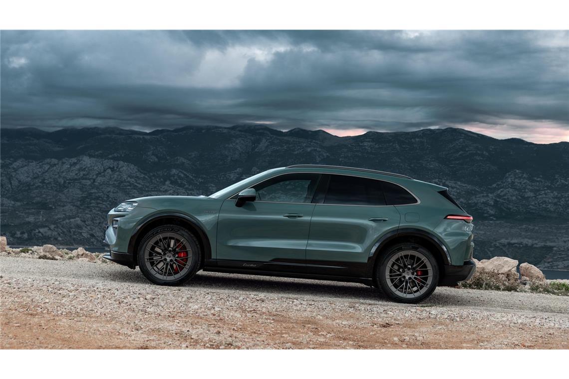 Der Porsche Cayenne fährt künftig auch vollelektrisch.