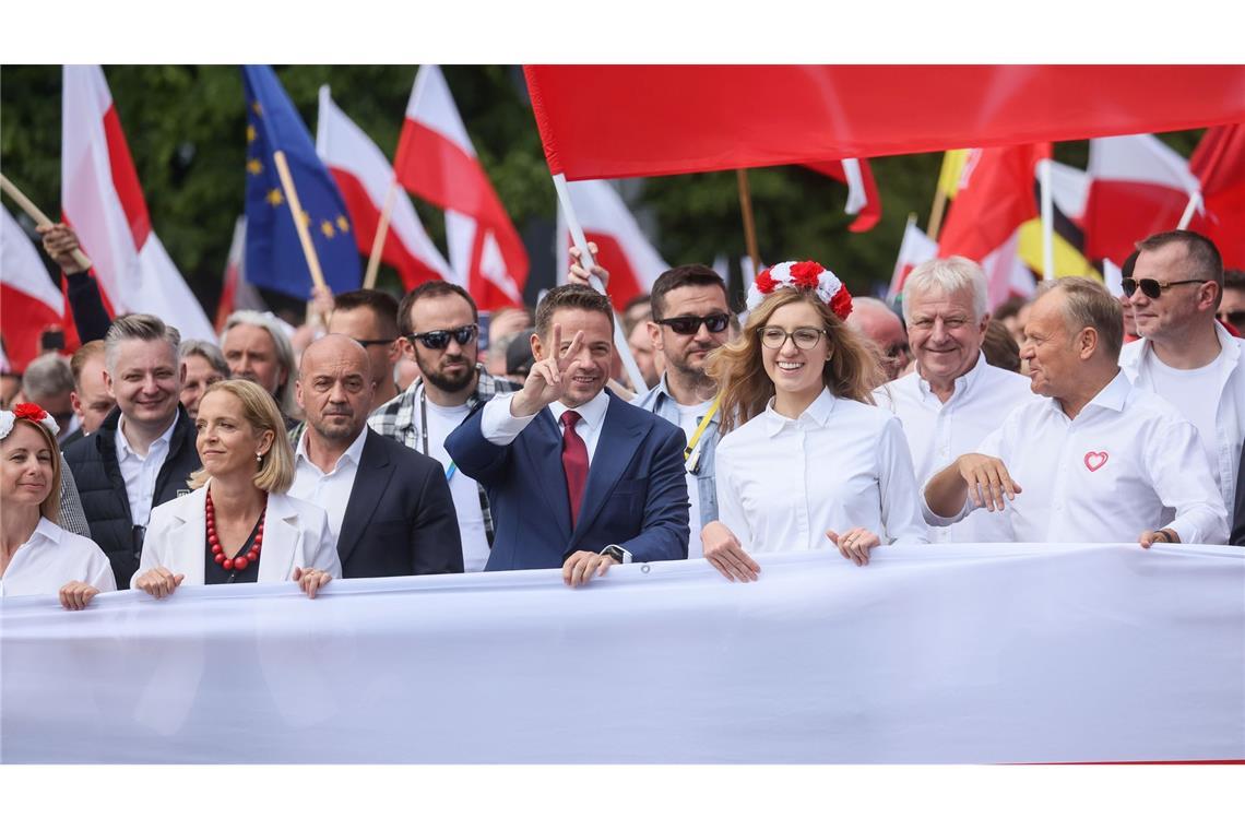 Parteien machen vor Präsidentenwahl in Polen mobil Der proeuropäische polnische Präsidentschaftskandidat Rafal Trzaskowski beim "Großen Marsch der Patrioten" in Warschau. (Foto aktuell)