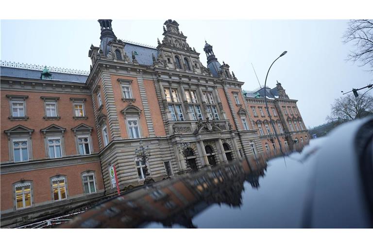 Der Prozess gegen die mutmaßlichen Mitglieder einer rechtsextremistischen Terrorzelle soll im Hamburger Strafjustizgebäude stattfinden. (Archivbild)