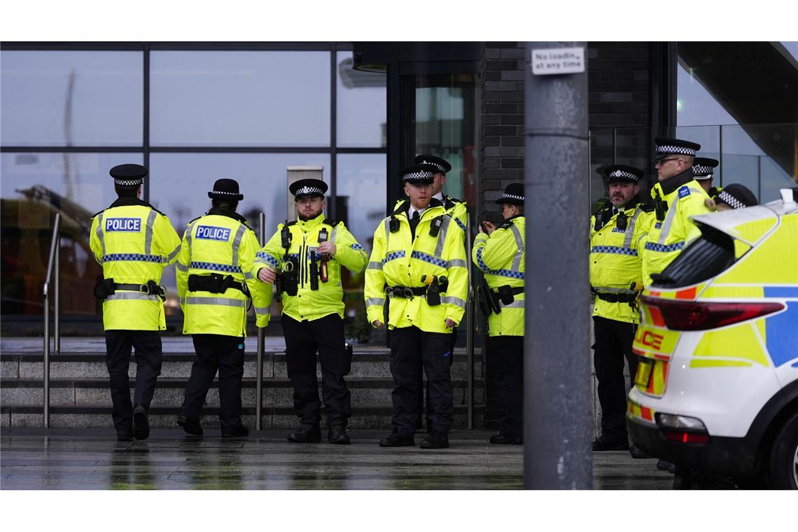Angriff in Southport: Angeklagter bekennt sich schuldig Der Prozess in Liverpool wurde von etlichen Polizisten geschützt.