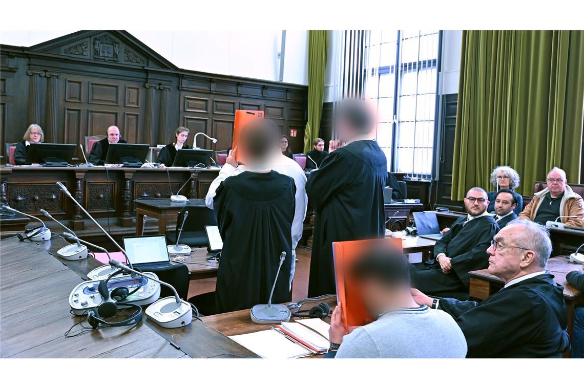 Illegales Autorennen? Prozess um Tod eines Kindes gestartet Der Prozess um ein illegales Autorennen mit tödlichen Folgen hat begonnen.