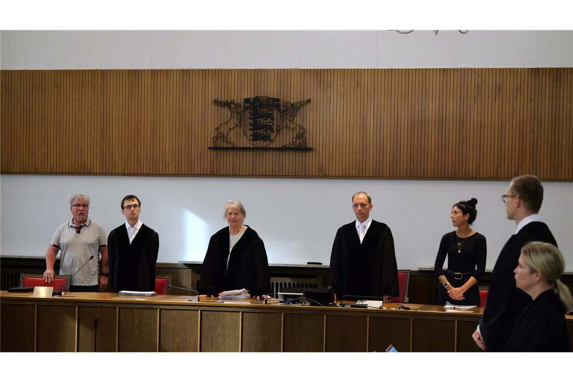 Angeklagte aus „Reichsbürger“-Szene fehlen zum Prozessstart Der Prozessauftakt dauert nur wenige Minuten.