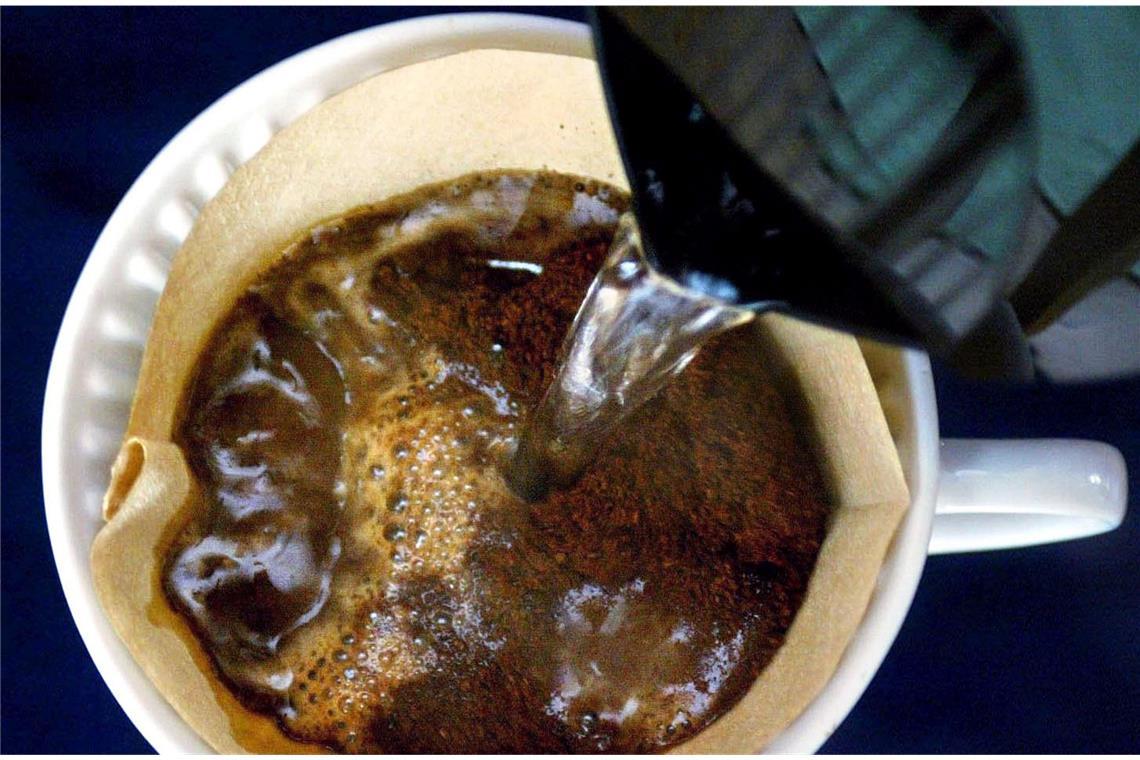 Der Purist: Filterkaffee – einfach, schlicht, ohne viel Tamtam: Milch, Sahne, Zucker  – alles nur Beiwerk. Sie sind Puritaner, Konsum ist Ihnen nur Mittel zum Zweck, nicht der Inhalt Ihres Daseins. Heißes Wasser, Kaffeepulver, ein Papierfilter – mehr brauchen Sie nicht, um zufrieden zu sein.