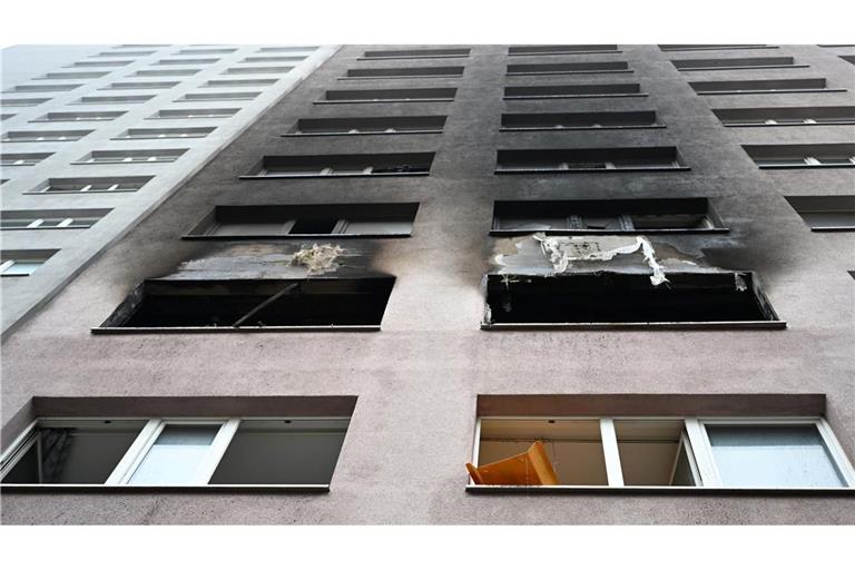 Der Qualm zog auch weit die Fassade hoch. (Archivbild)