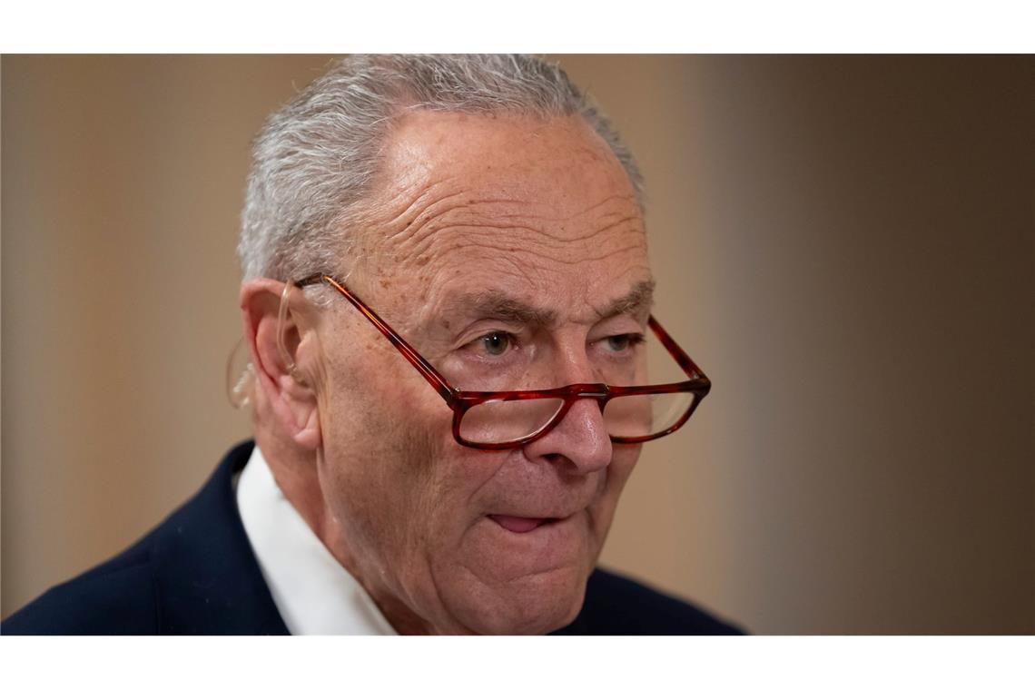 Doch kein "Shutdown" in USA - Übergangshaushalt beschlossen Der ranghöchste Demokrat im Senat hatte kurz vor der Abstimmung eingelenkt und den Widerstand gegen den Haushaltsentwurf aufgegeben.