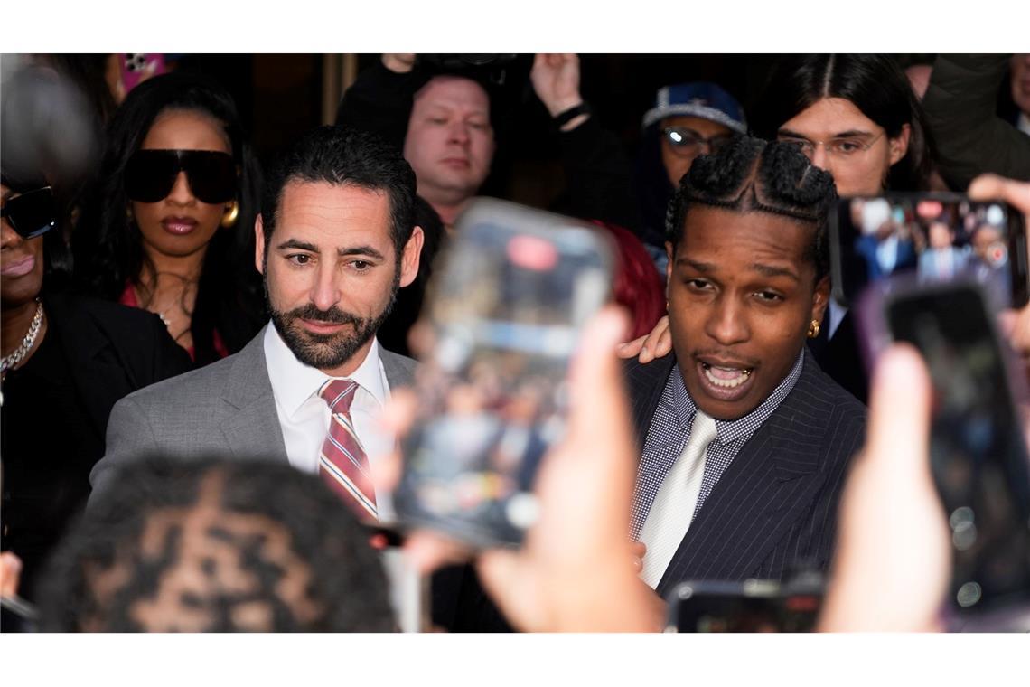 Rapper Asap Rocky freigesprochen - Jubel und Umarmungen Der Rapper dankt den Geschworenen.