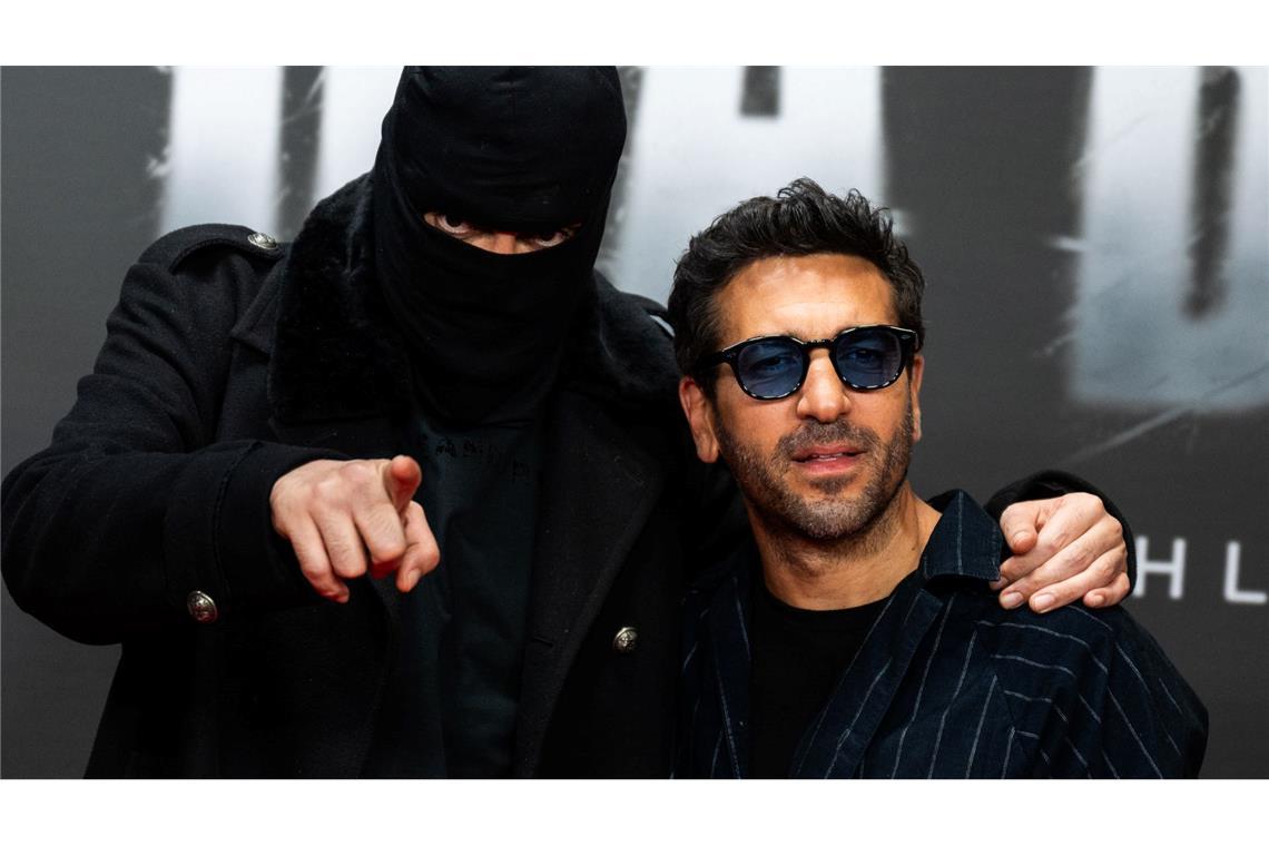 Der Rapper Haftbefehl (links) ist ein Fan großer Posen - hier bei der einer Vorführung zu seiner Dokumentation gemeinsam mit Elyas M'Barek. (Archivfoto)