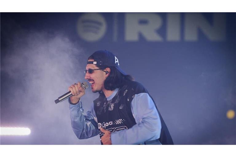 Der Rapper RIN ist in Bietigheim-Bissingen aufgewachsen und familiär auch mit Ludwigsburg verbunden. Sein Konzert in Stuttgart findet nächstes Jahr im Mai statt. Aufgrund von schwächelnder Nachfrage musste der Rapstar seine Tour verschieben.