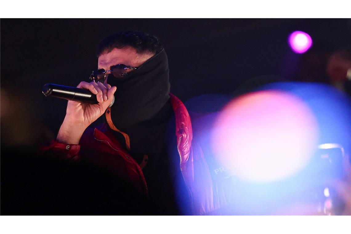 Der Rapper zeigte sich beim Auftritt in Gießen erneut verhüllt.