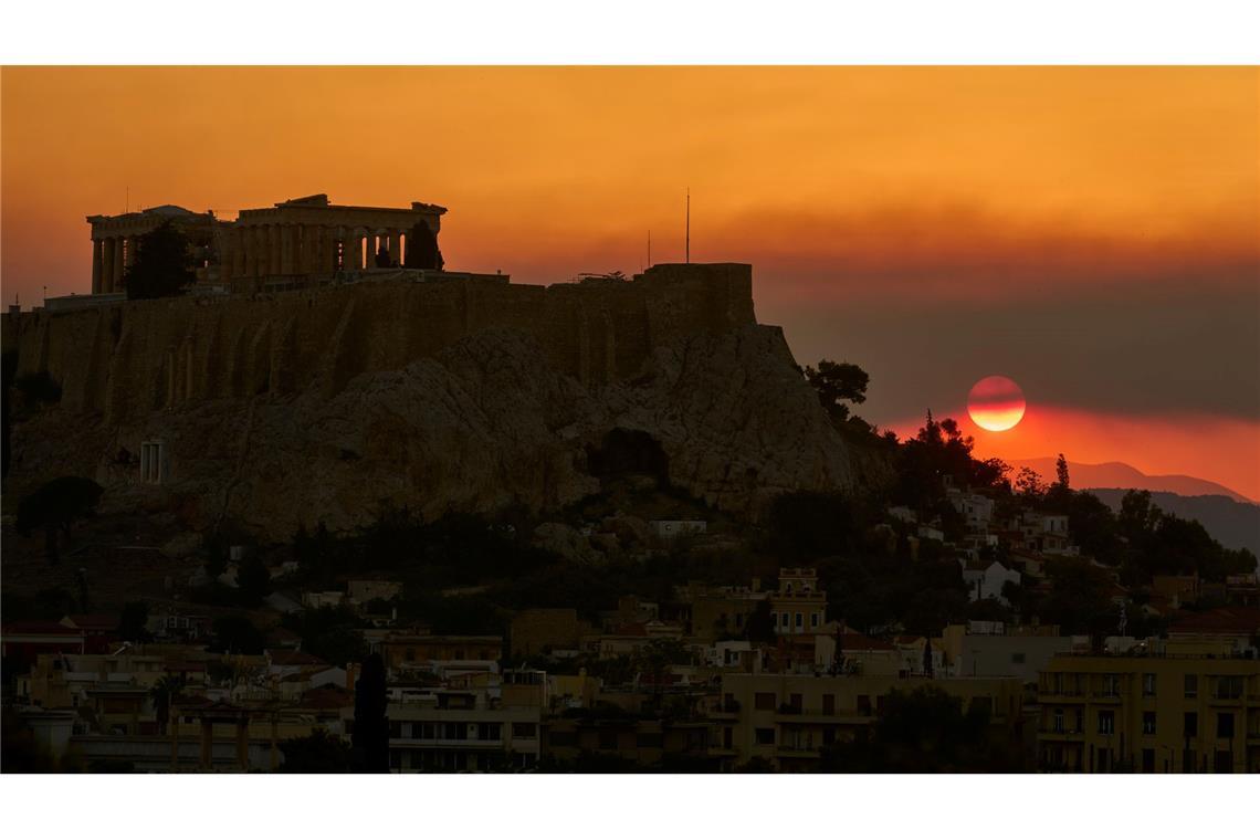 Der Rauch zieht bis über die Hauptstadt Athen.