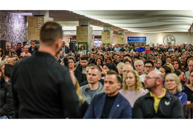 Der Rechtsanwalt Daniel Kuhlmann hat nach dem Gelsenkirchener Sparkassen-Einbruch nach eigenen Angaben erste Klagen gegen die Bank eingereicht.