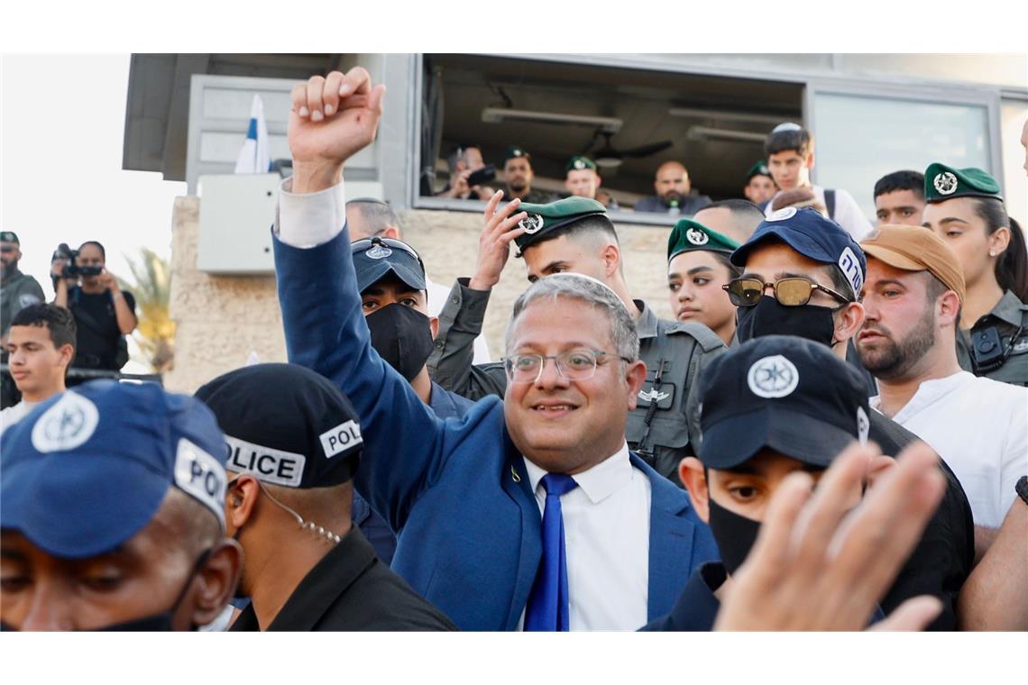 Der rechtsextreme israelische Itamar Ben-Gvir (M.) nimmt an einem Marsch in der Jerusalemer Altstadt anlässlich des Jerusalemtags teil (Archivfoto).