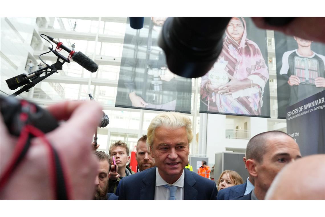 Der Rechtspopulist Geert Wilders nach der Stimmabgabe in einem Wahllokal während der Parlamentswahlen in den Niederlanden.