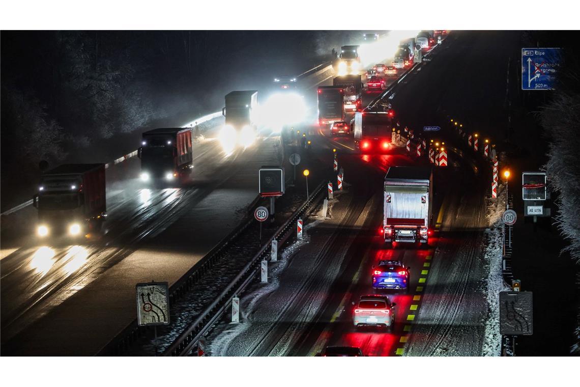 Glatte Straßen im Westen - Viele Schulen bleiben geschlossen