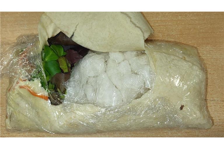 Der Reisende soll Crystal Meth versteckt in Tortilla-Wraps geschmuggelt haben.
