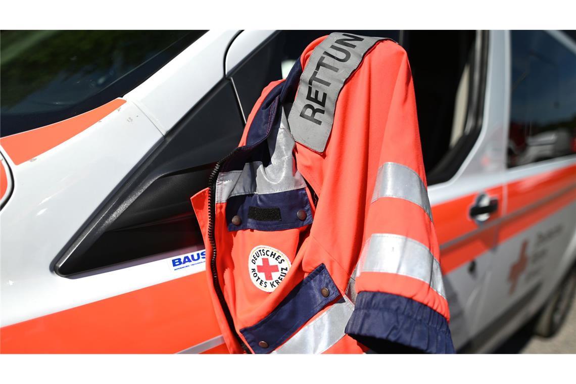 Der Rettungsdienst befreite die 57-Jährige aus ihrer misslichen Lage. (Symbolbild)