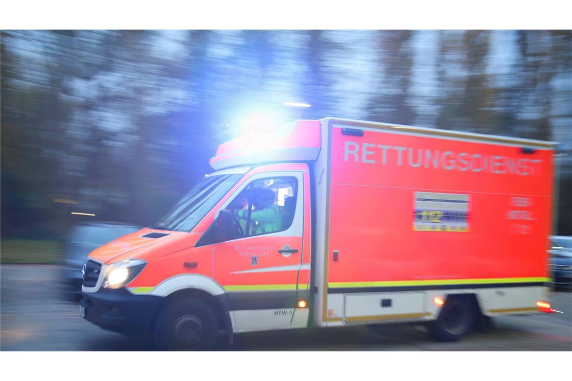 Der Rettungsdienst kümmerte sich um die Verletzten. (Symbolfoto)
