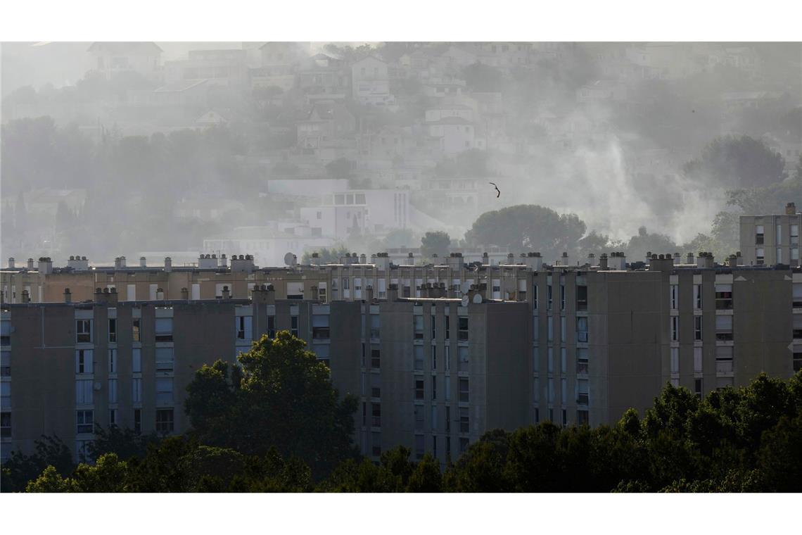 Großes Feuer in Marseille - Verletzte und beschädigte Häuser Der riesige Brand bei Marseille versetzte die Einwohner in Schrecken.