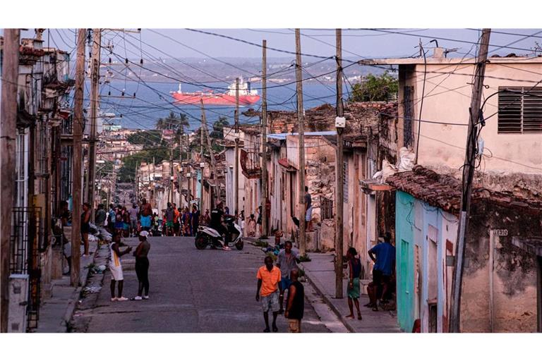 Der russische Öltanker „Anatoli Kolodkin“ legte im Hafen von Matanzas an.
