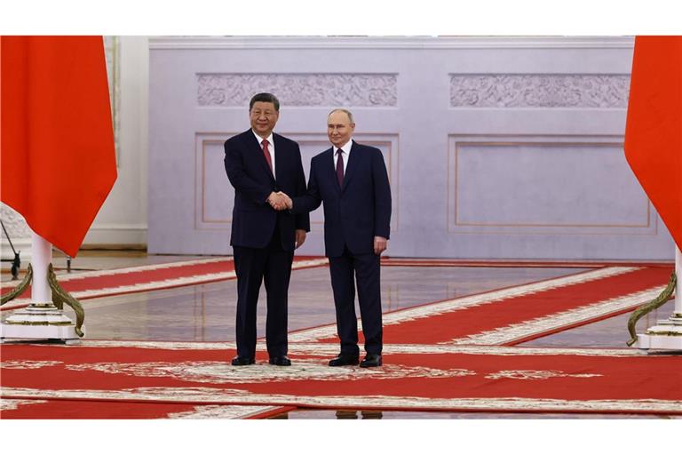 Der russische Präsident Wladimir Putin setzt in seinem Krieg gegen die Ukraine vor allem auf die Freundschaft zu Chinas Partei- und Staatschef Xi Jinping.