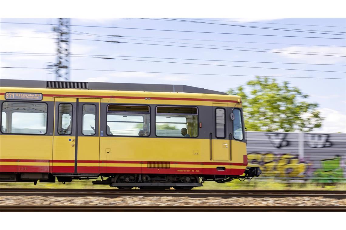 Zug- und S-Bahnverkehr eingeschränkt Der S-Bahn-Verkehr ist derzeit eingeschränkt im Kreis Karlsruhe (Archivbild).