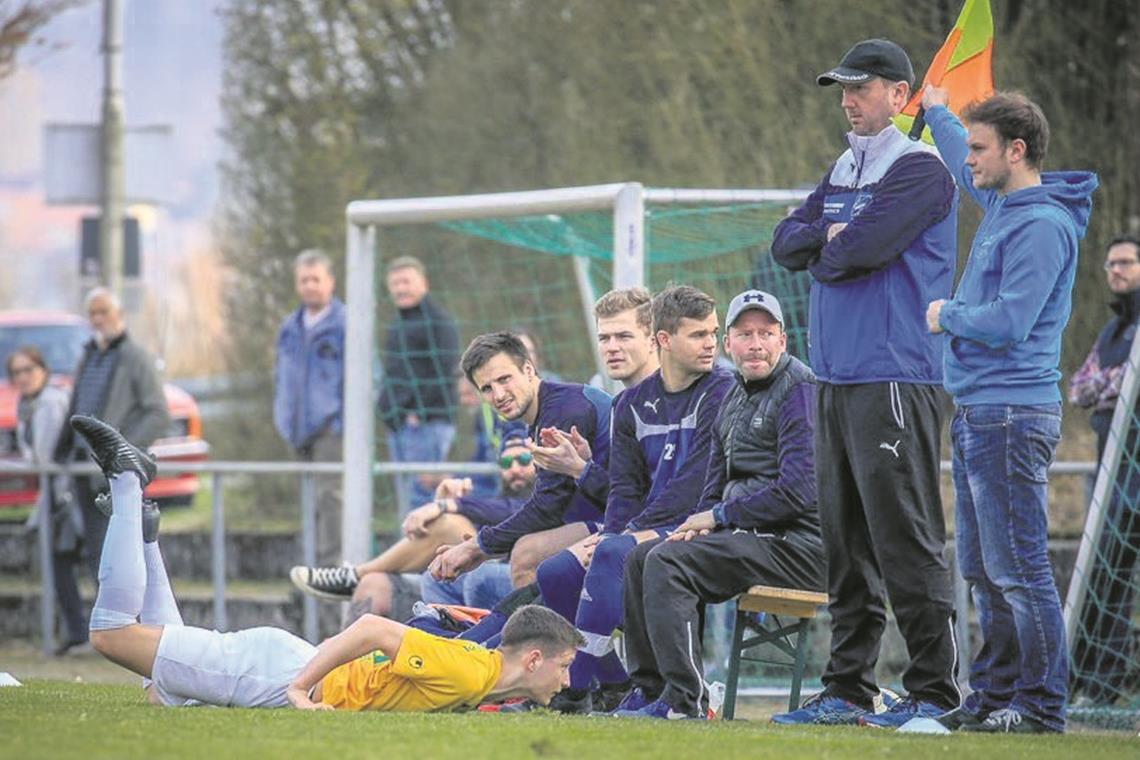 Der SC Fornsbach um Trainer Steffen Gentner (Zweiter von rechts) gewinnt das letzte Saisonspiel. Foto: A. Becher