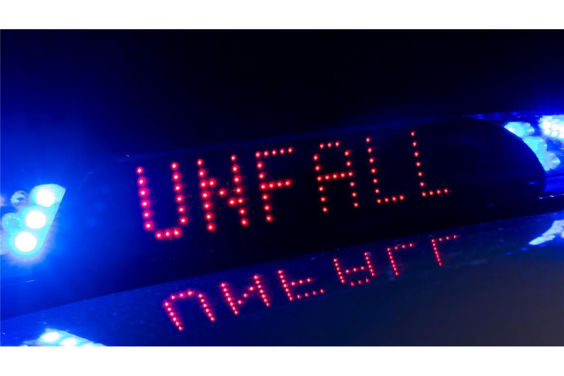 Sechs Verletzte bei zwei schweren Unfällen auf Autobahn Der Schaden bei beiden Unfällen dürften sich nach ersten Schätzungen der Polizei auf rund 200.000 Euro summieren. (Symbolbild)