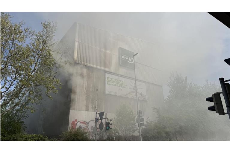 Der Schaden durch den Großbrand wird auf über eine Million Euro geschätzt.