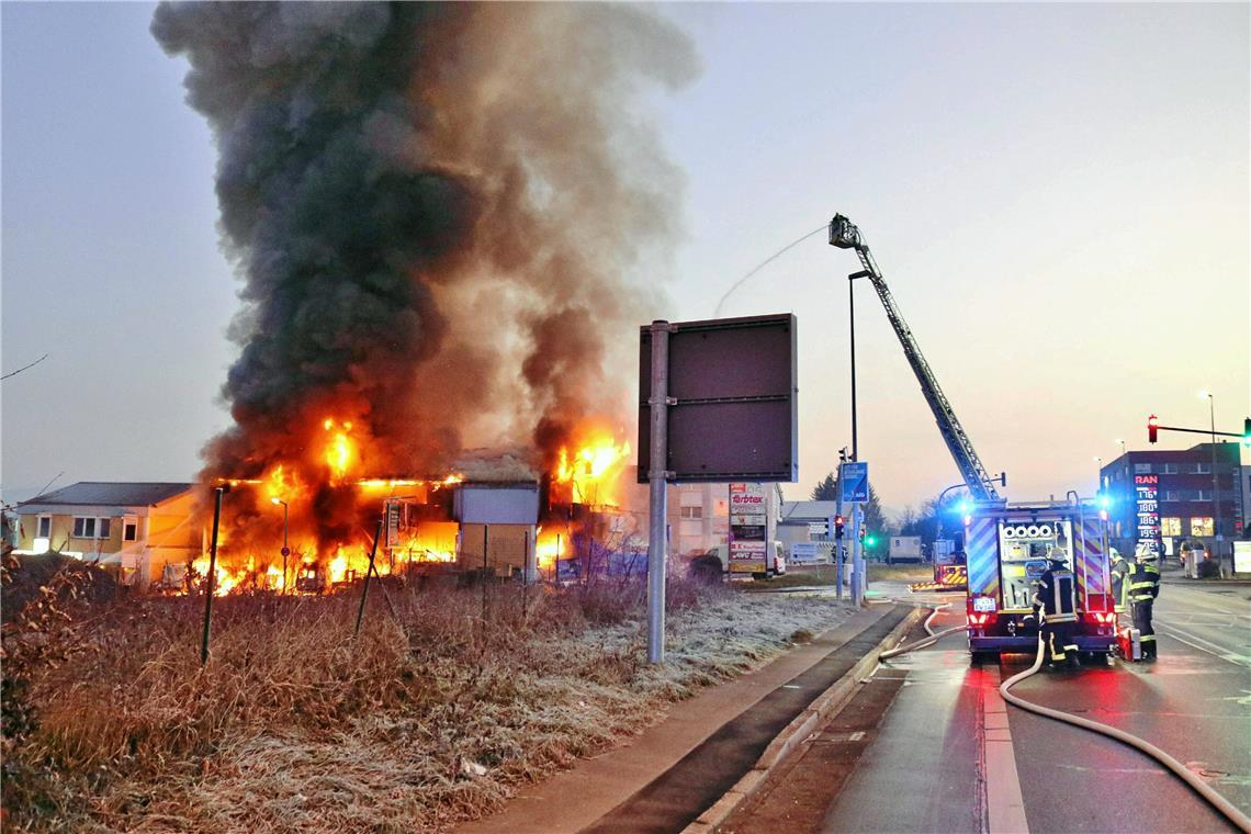 Nach Großbrand in Schorndorf: Tatverdächtiger in Haft Der Schaden wird auf mehrere Millionen Euro geschätzt. Archivfoto: Kevin Lermer/7aktuell.de