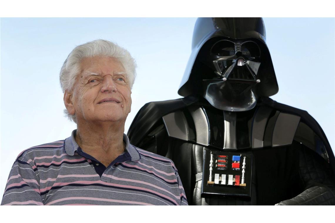"Star Wars": Darth Vaders Lichtschwert wird versteigert Der Schauspieler David Prowse spielte Darth Vader in der ursprünglichen Star Wars-Filmtrilogie.