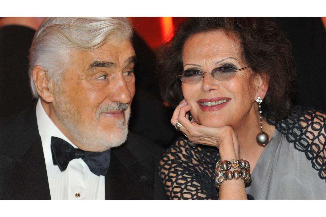Abschied von einer Ikone - Claudia Cardinale ist tot Der Schauspieler Mario Adorf und Claudia Cardinale sitzen 2010 bei der Verleihung des Deutschen Entertainment-Preises DIVA nebeneinander.