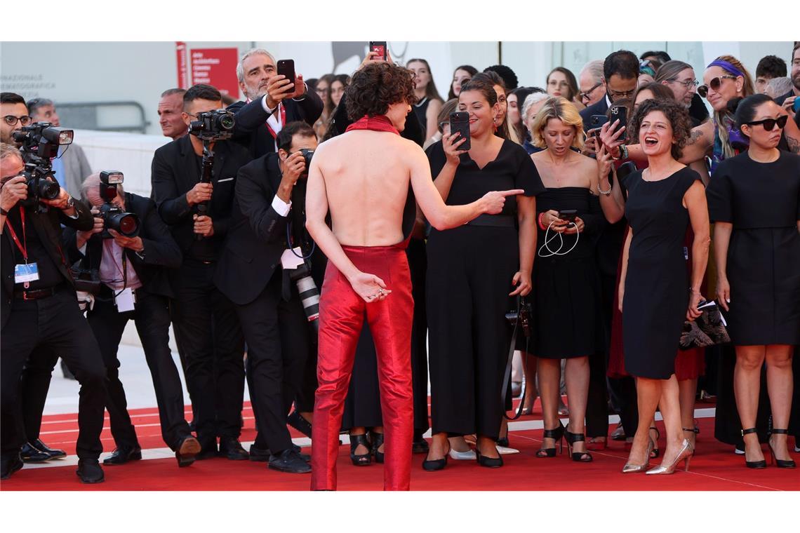 Der Schauspieler zeigte sich 2022 bei den Filmfestspielen in Venedig mit einem rückenfreien Outfit (Archivbild).