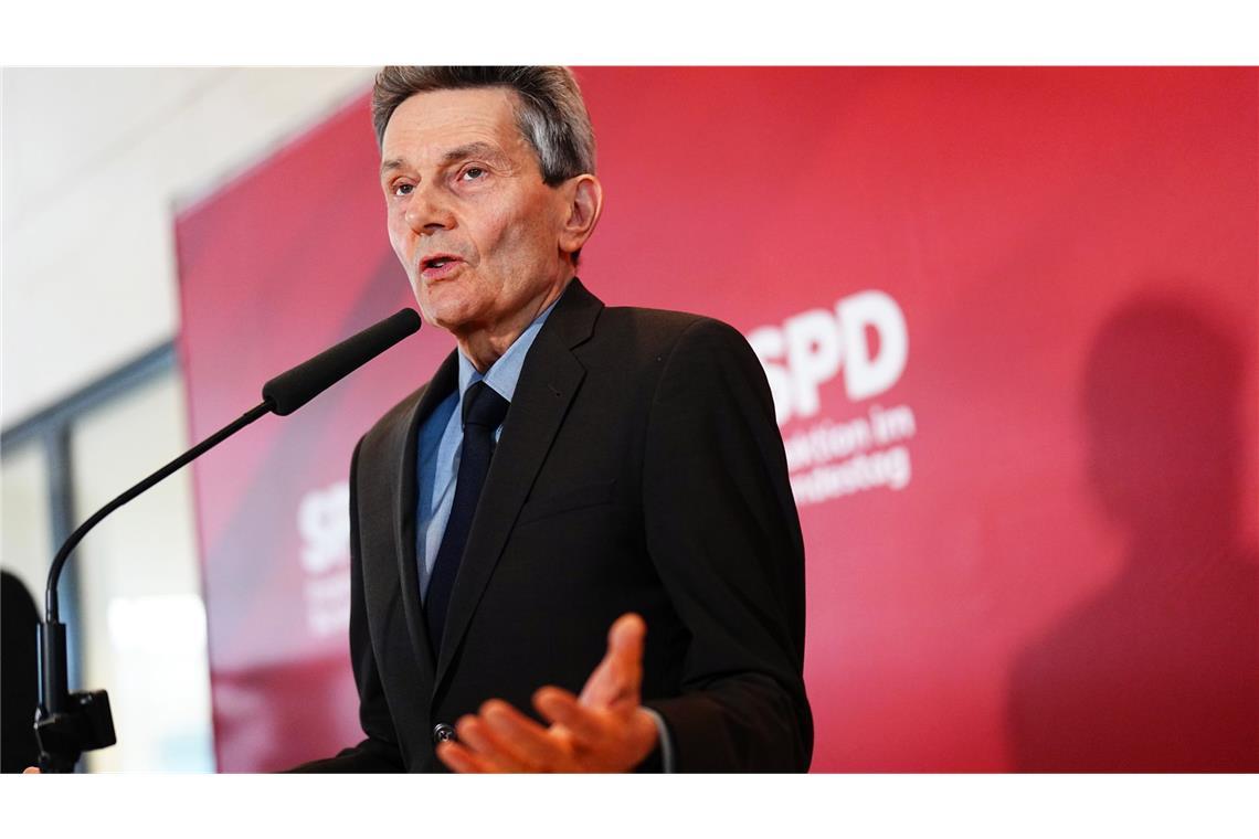 SPD-Manifest: Stegner und Co. warnen vor „militärischer Alarmrhetorik“ Der scheidende SPD-Fraktionsvorsitzende Mützenich spricht sich gegen Aufrüstung und Krieg aus.