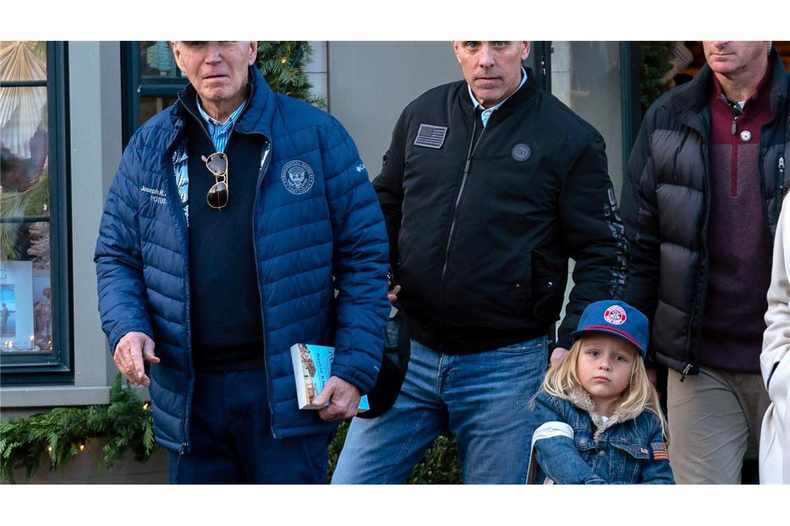Nach Biden-Begnadigung: Viel Kritik, verhaltenes Verständnis Der scheidende US-Präsident Biden hat entgegen vorheriger Aussagen seinen Sohn Hunter nun doch begnadigt.