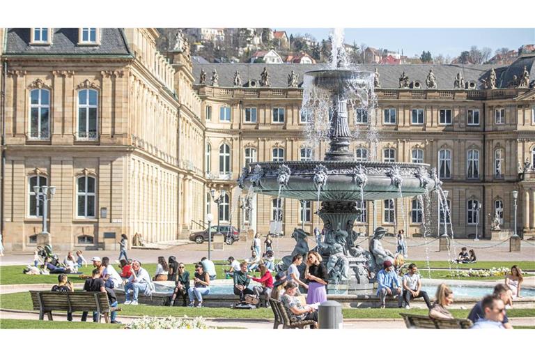 DEr Schlossplatz lädt im Laufe der Woche zum Sonnen ein (Archivbild).
