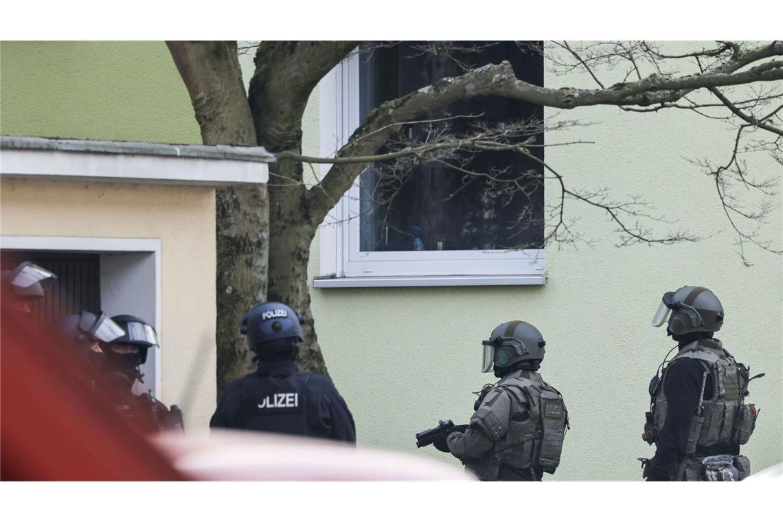 Mann in Köln durch Schuss verletzt - Täter flüchtig Der Schütze ist weiter flüchtig.