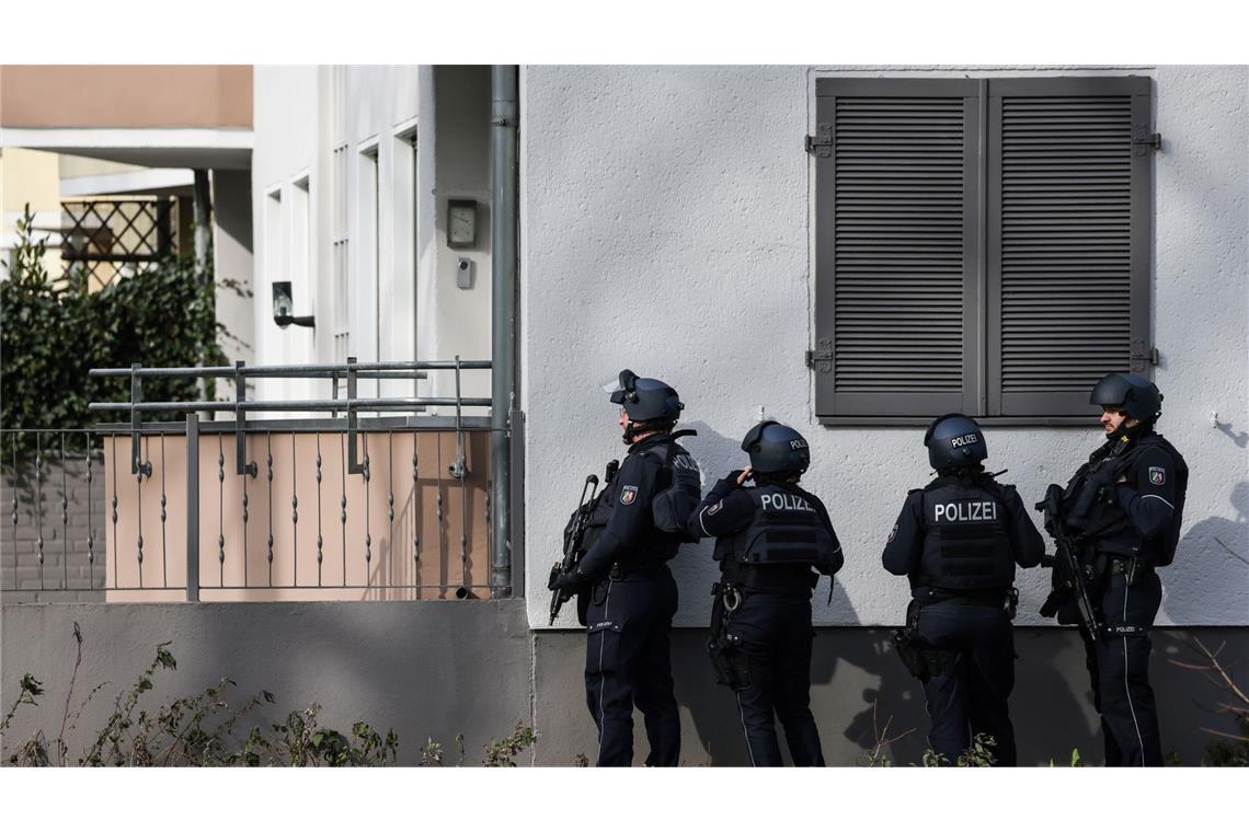 Mann in Köln durch Schuss verletzt - Täter flüchtig Der Schütze ist weiter flüchtig.