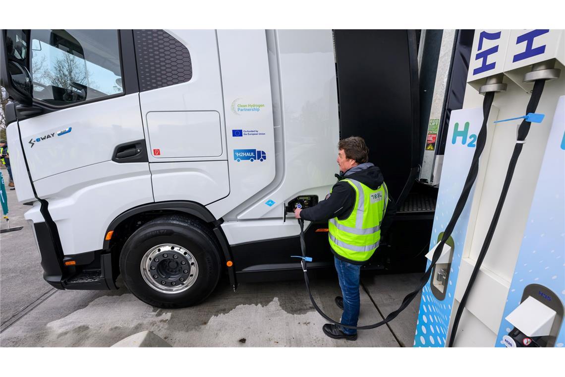Der Schwerlastverkehr gilt als wichtiger Einsatzbereich für Wasserstoff. (Archivbild)
