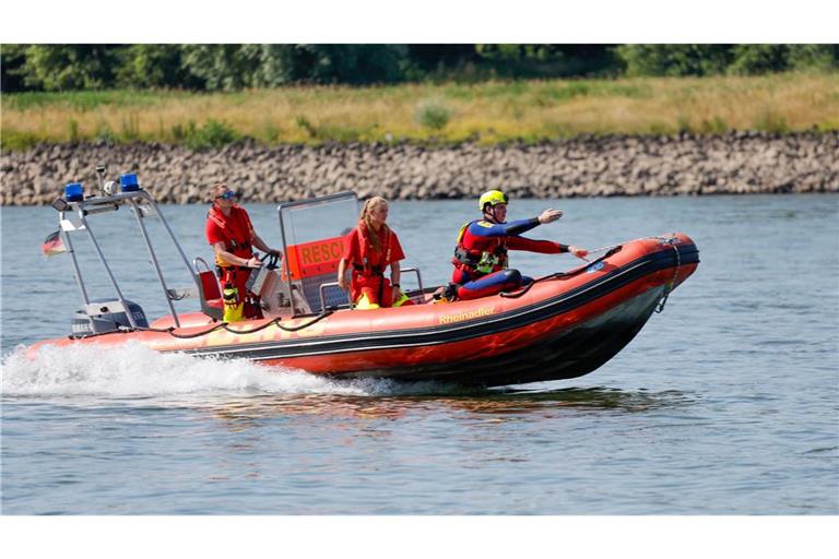 Der See ist den Angaben zufolge an dem Unglücksort 30, an manchen Stellen sogar bis zu 40 Meter tief. (Symbolbild)