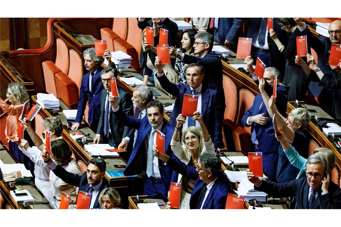 Italien stellt gefälschte KI-Videos unter Strafe Der Senat in Rom billigte das neue KI-Rahmengesetz mit großer Mehrheit. (Archivbild)